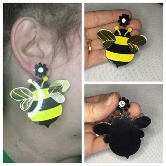 Lucite Metallic Bumblebee Earrings - Picture 2 of 3